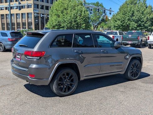 Used 2018 Jeep Grand Cherokee Altitude AWD/4WD image 5