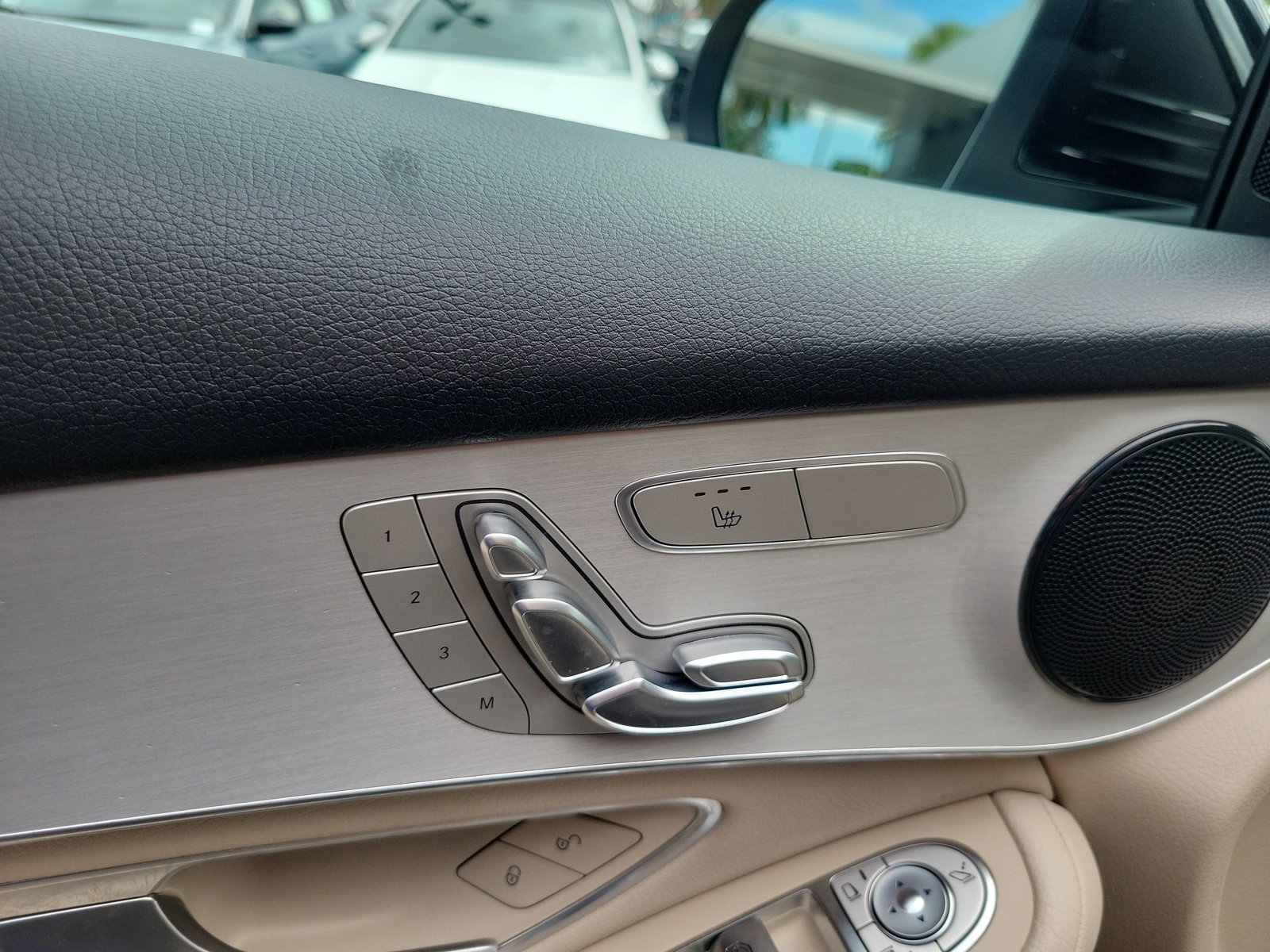 Used 2022 Mercedes-Benz GLC 300 4MATIC w/ Premium Package Lite image 18