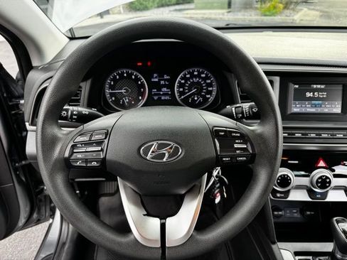 Used 2019 Hyundai Elantra SE w/ Cargo Package FWD image 16
