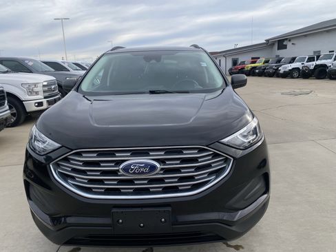 Used 2021 Ford Edge SE image 2