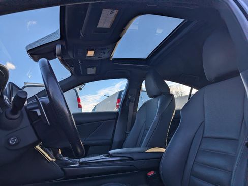 Used 2023 Lexus IS 500 image 27