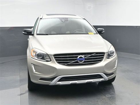 Used 2017 Volvo XC60 T6 Dynamic w/ Preferred Option Package image 2