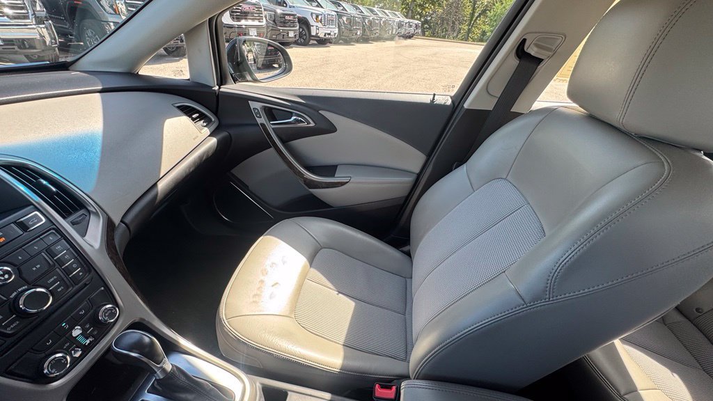 Used 2012 Buick Verano FWD image 19