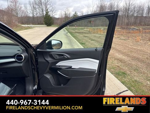 Used 2025 Chevrolet Trax LT w/ LT Convenience Package image 25