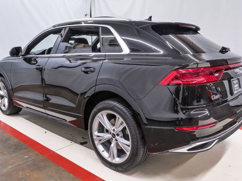 Used 2023 Audi Q8 Premium w/ Convenience Package AWD/4WD image 8