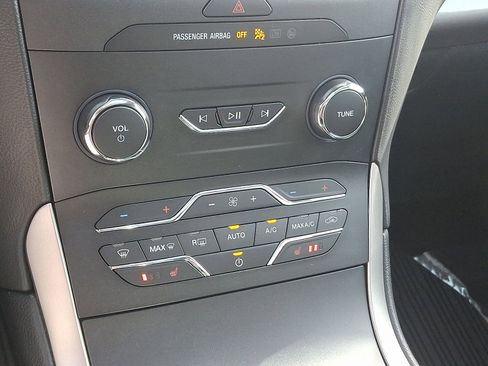 Used 2019 Ford Edge SEL w/ Equipment Group 201A image 15