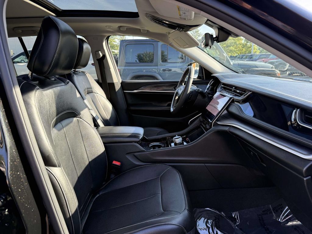 Used 2023 Jeep Grand Cherokee 4WD 4xe w/ Luxury Tech Group II image 15