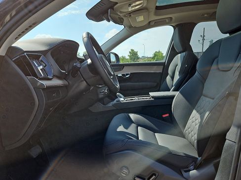 New 2026 Volvo XC90 B6 Plus w/ Protection Package Premier image 11