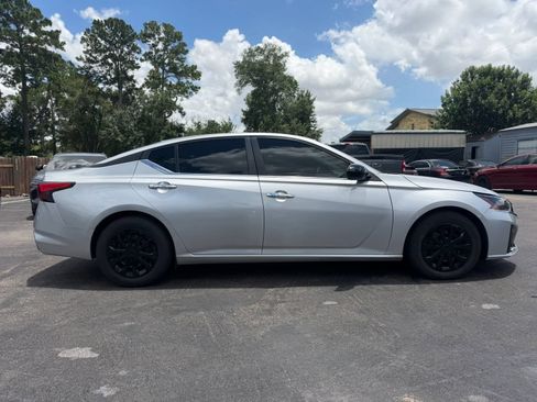 Used 2023 Nissan Altima 2.5 S FWD image 4