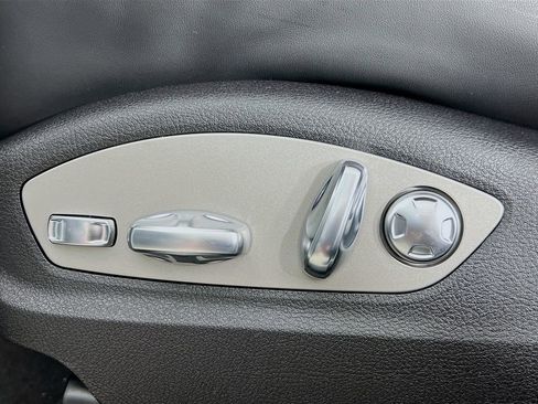 New 2026 Porsche Macan image 22