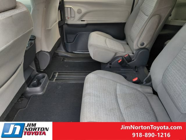 Used 2021 Toyota Sienna LE FWD image 30