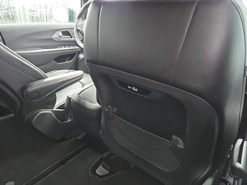 Used 2025 Chrysler Pacifica Limited image 84