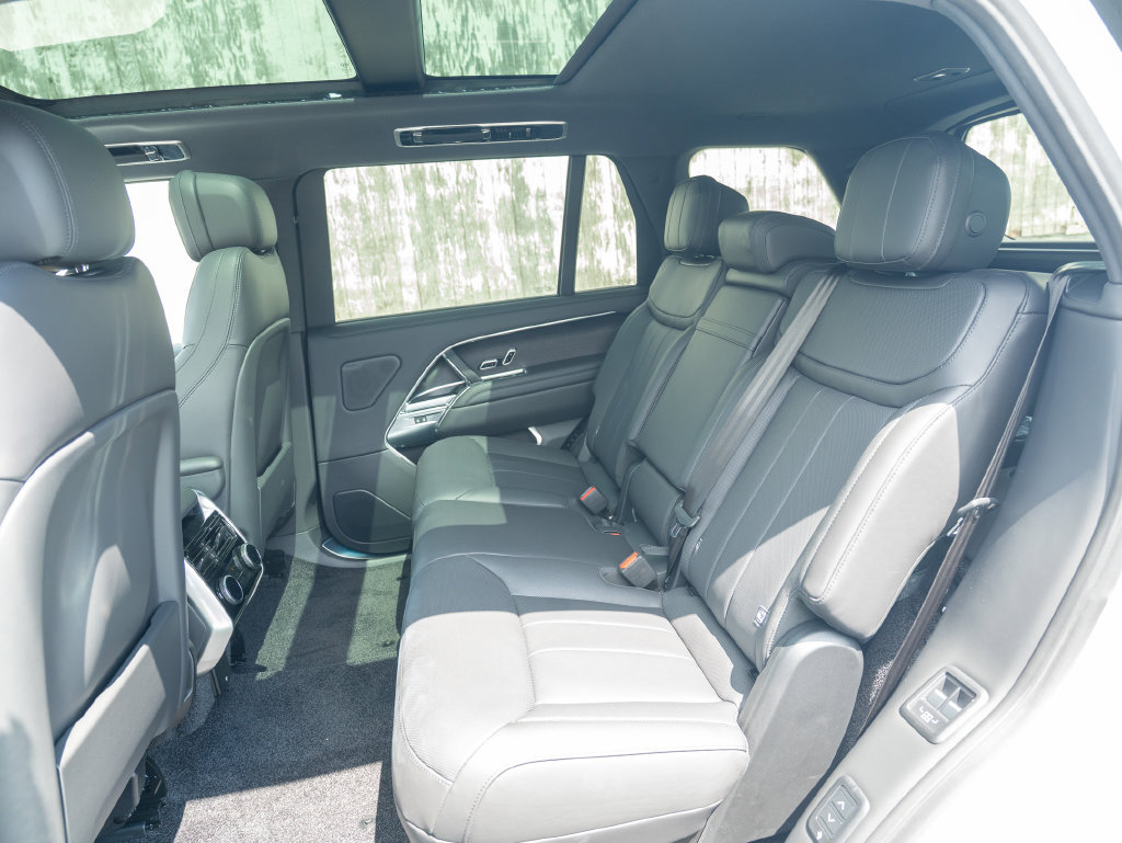 New 2026 Land Rover Range Rover Long Wheelbase SE AWD/4WD image 22