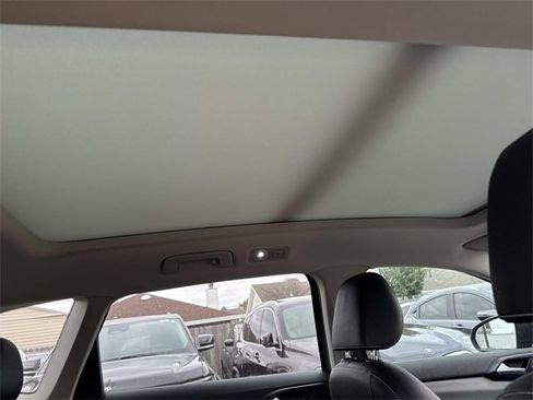 Used 2022 Volkswagen Taos SE w/ Panoramic Sunroof Package image 13