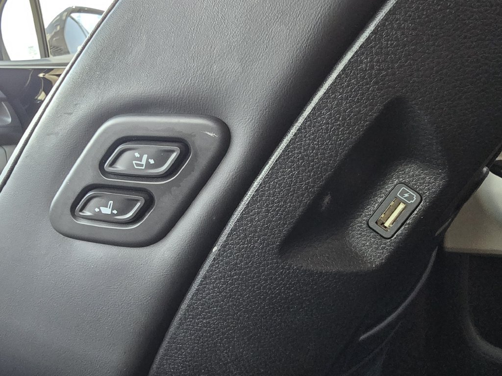 Certified 2024 Kia Carnival SX FWD image 19
