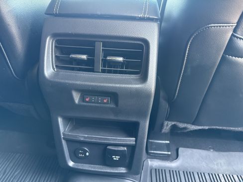 Used 2022 Ford Edge Titanium w/ Equipment Group 301A image 9