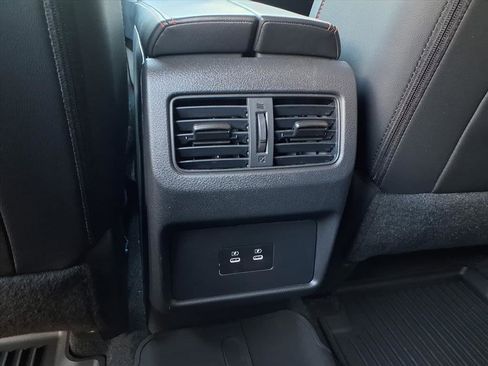 Certified 2025 Nissan Rogue SV image 25