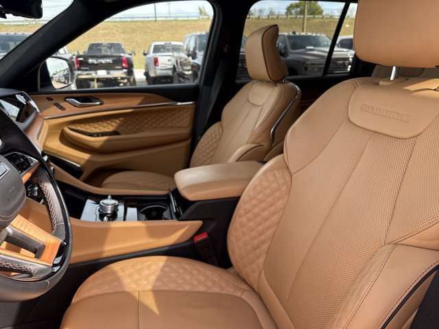 Used 2025 Jeep Grand Cherokee Summit AWD/4WD image 5
