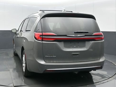 Used 2021 Chrysler Pacifica Touring-L image 19