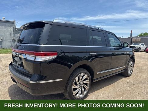 Used 2024 Lincoln Navigator Reserve AWD/4WD image 2
