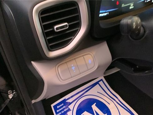 Certified 2025 Hyundai Venue SEL image 11