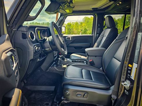 New 2026 Jeep Gladiator Sport AWD/4WD image 12
