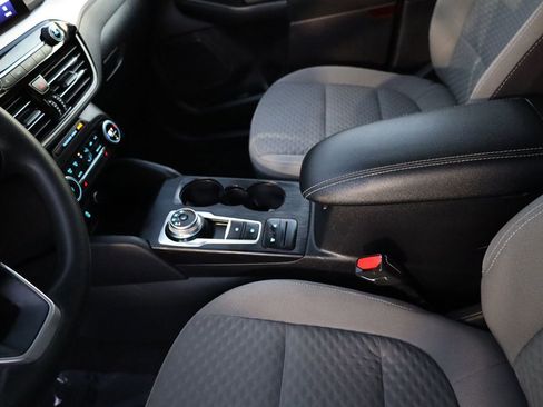 Used 2020 Ford Escape SE image 30