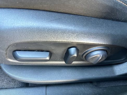 Used 2021 Chevrolet Equinox LT FWD image 18
