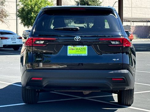 Used 2025 Toyota Grand Highlander AWD image 12