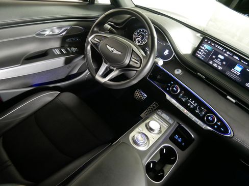 Used 2022 Genesis GV70 2.5T w/ Sport Prestige Package AWD/4WD image 9