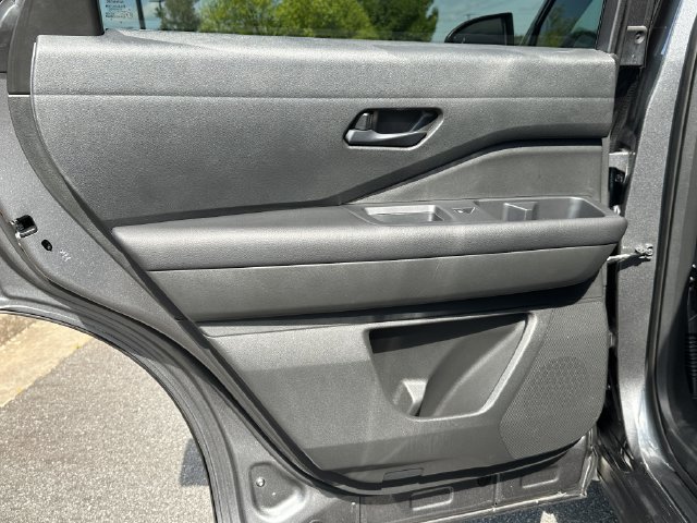 Certified 2025 Nissan Pathfinder SV FWD image 24