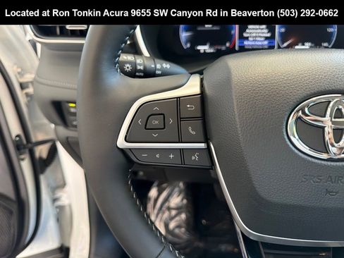 Used 2025 Toyota Highlander Platinum AWD/4WD image 18