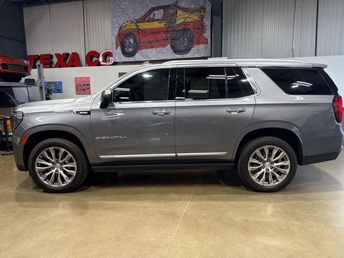 Used 2021 GMC Yukon Denali w/ Denali Premium Package image 4