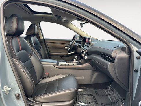 Used 2025 Nissan Sentra SR w/ SR Premium Package FWD image 15