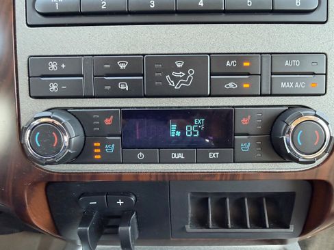 Used 2011 Ford F250 Lariat w/ Lariat Interior Pkg RWD image 17