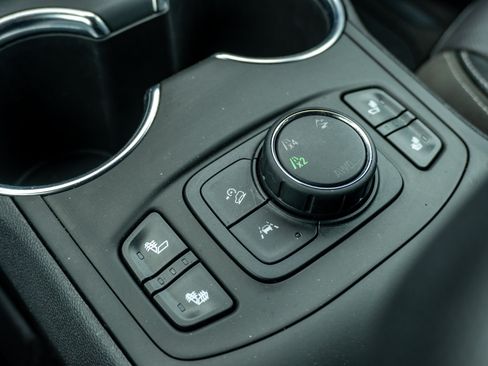 Used 2024 GMC Terrain SLT w/ Elevation Edition AWD/4WD image 26