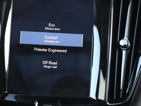 Used 2021 Volvo XC60 T5 Momentum image 13