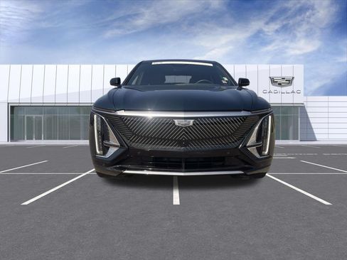 Certified 2024 Cadillac Lyriq Luxury AWD/4WD image 3