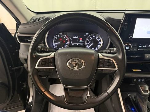 Used 2023 Toyota Highlander XLE AWD/4WD image 26