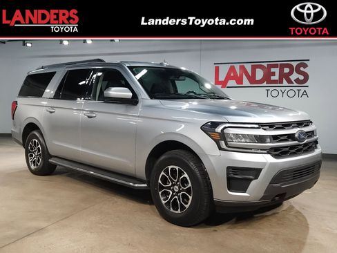 Used 2023 Ford Expedition Max XLT image 1