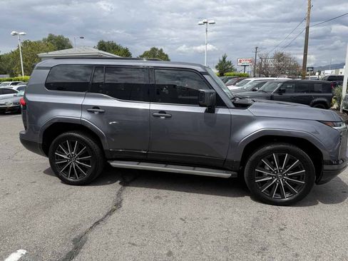 Used 2025 Lexus GX 550 w/ Accessory Package (2T) AWD/4WD image 5