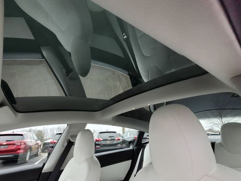 Used 2020 Tesla Model 3 Standard Range Plus image 2