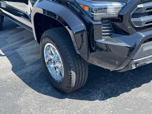 Used 2025 Toyota Tacoma SR5 AWD/4WD image 7