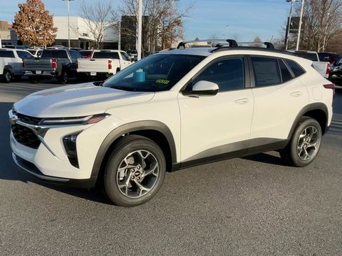 New 2025 Chevrolet Trax LT w/ Driver Confidence Package image 4