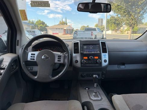 Used 2020 Nissan Frontier SV AWD/4WD image 10
