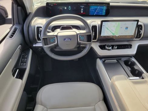 Used 2025 Ford Expedition Max Active AWD/4WD image 12