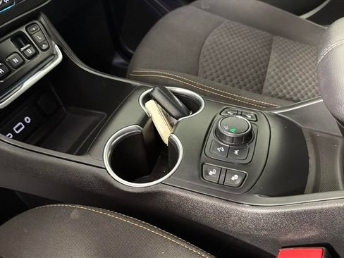 Used 2021 GMC Terrain SLE w/ Driver Convenience Package FWD image 23