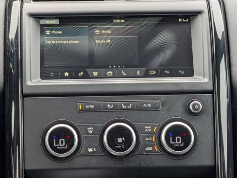 Used 2020 Land Rover Discovery SE image 18