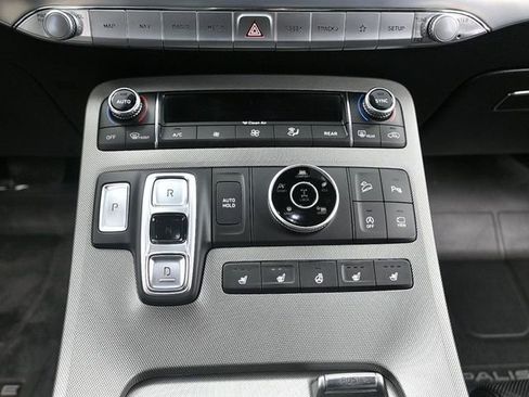 Used 2022 Hyundai Palisade Limited w/ Winter Package image 19