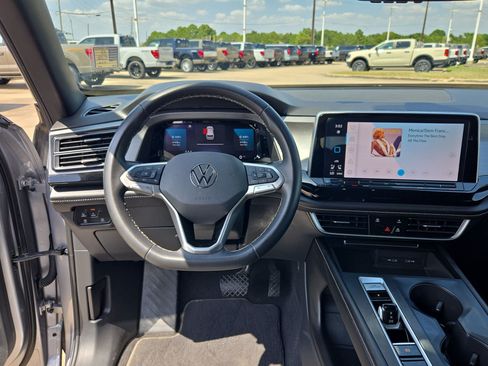 Used 2024 Volkswagen Atlas Cross Sport SE FWD image 28
